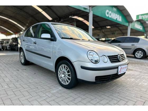 VOLKSWAGEN POLO SEDAN 1.6 8V GASOLINA 4P MANUAL